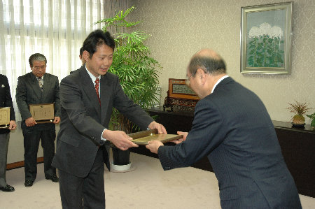 myweb16032002.jpg